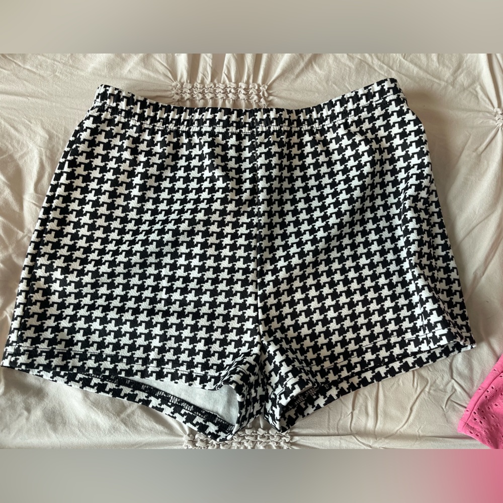 Summer Shorts Bundle! Size M - Picture 12 of 16